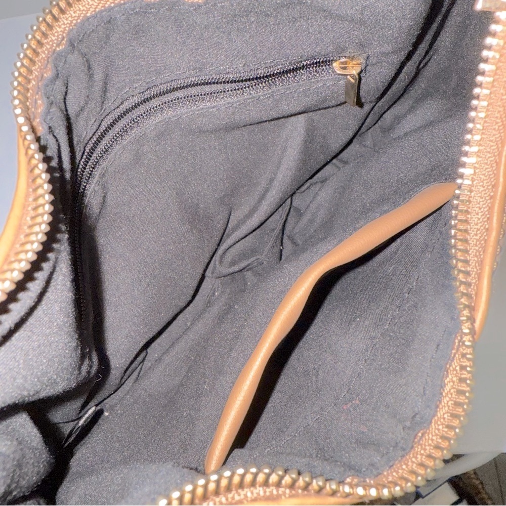 Elegant Tan Handbag - Picture 4 of 7